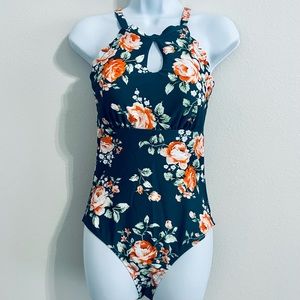 CUPSHE Women One Piece Swimsuit Floral Print High Neck Scallop Size Medium NWT